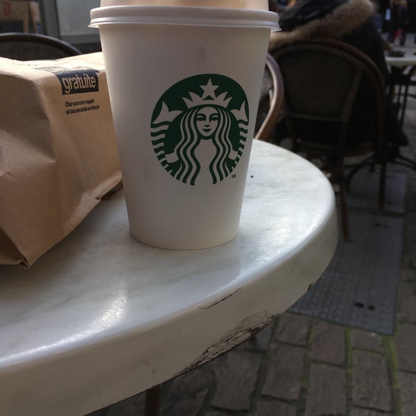 Das Foto wurde bei Starbucks von Robbe C. am 10/24/2019 aufgenommen