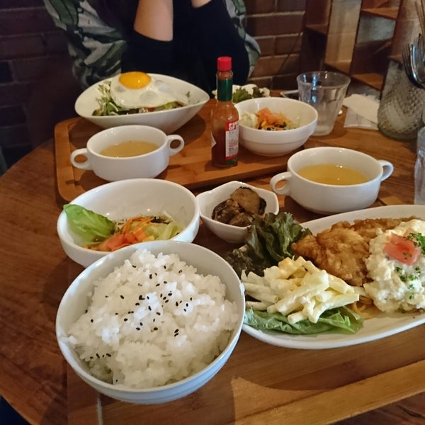 Жирок ресторан москва. Кафе 30 лет. Кафе 30 лет. Интерьер в стиле 30-х годов америка. Хан атлас балаково меню.