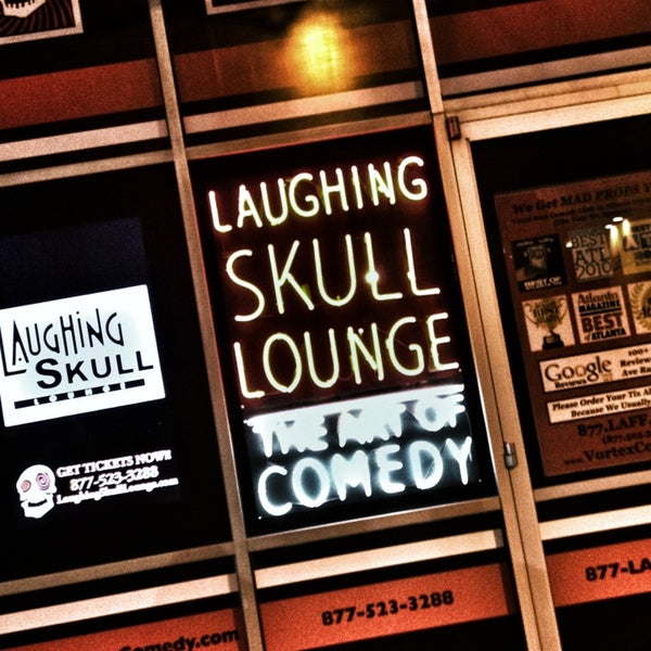 Foto tirada no(a) Laughing Skull Lounge por Occupy My Family A. em 3/8/2013