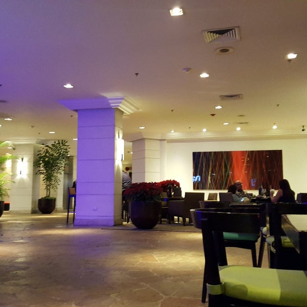 Снимок сделан в Hotel Real InterContinental San Salvador at Metrocentro Mall пользователем Veronica V. 12/13/2017