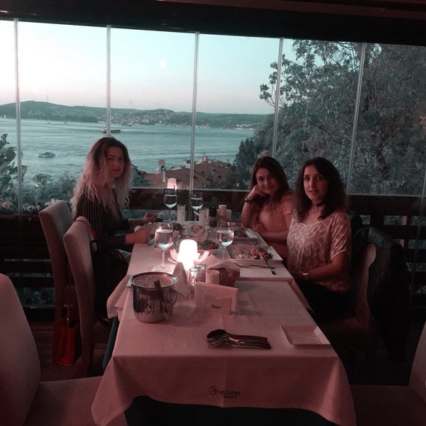 Das Foto wurde bei Paysage Restaurant von Kübra A. am 4/28/2018 aufgenommen