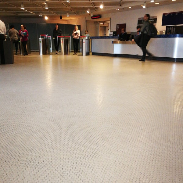 Place du Portage Phase 4 District de Hull 1 tip from 192 visitors