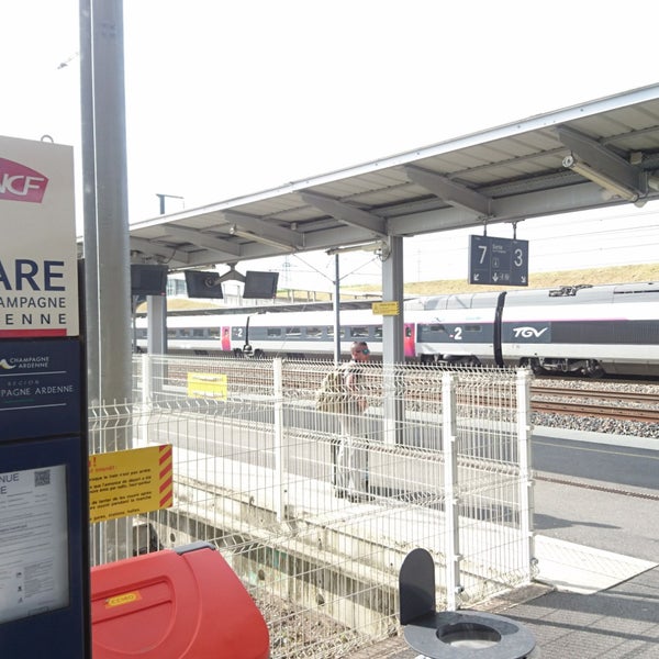 Photos à Gare SNCF de ChampagneArdenne TGV Gare à Bezannes