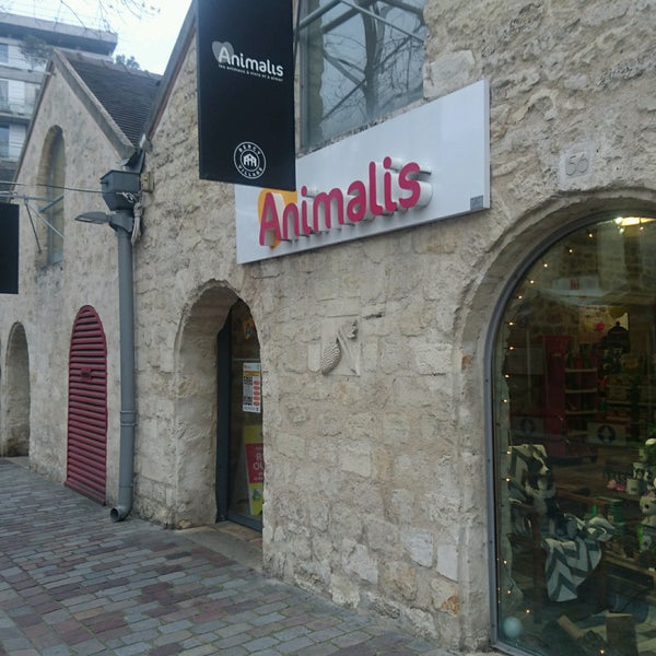 Animalis Pet Store In Bercy