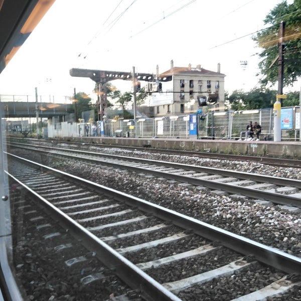 RER IvrysurSeine [C] Rail Station in Centre Ville
