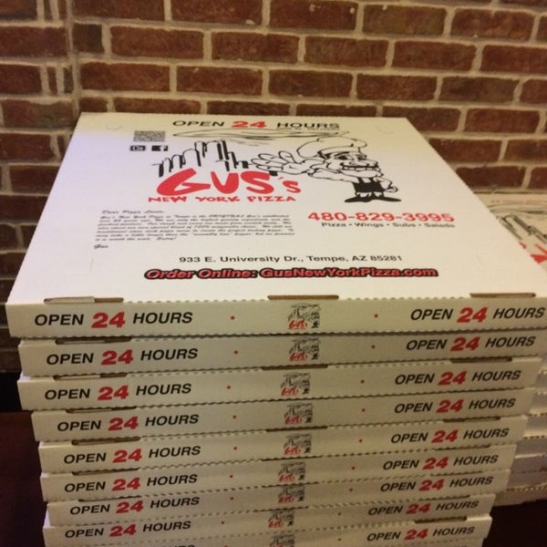 Foto scattata a Gus&#39;s New York Style Pizza da Carolyn M. il 11/28/2014