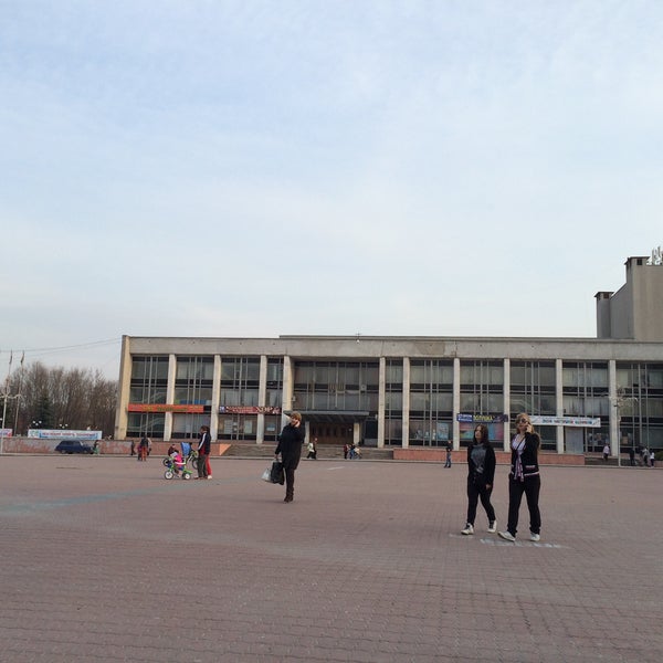 Дк комсомолец старый оскол проект. Дворец культуры комсомолец. Дом культуры старый оскол. Старый оскол комсомолец дк комсомолец. Дворец культуры комсомолец старый оскол.