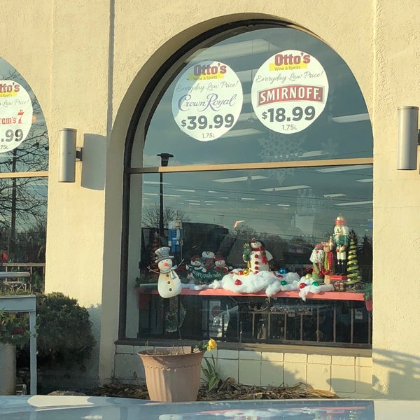 Otto's Wine Cask Liquor Store in Brown Deer