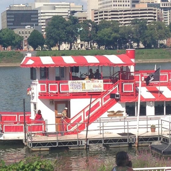 รูปภาพถ่ายที่ Pride of the Susquehanna Riverboat โดย Brigitte B. เมื่อ 7/28/2013