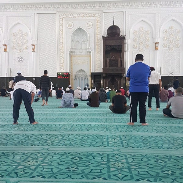 Photo taken at Masjid KLIA (Sultan Abdul Samad Mosque) by Mohd Adnan M. on 5/9/2020
