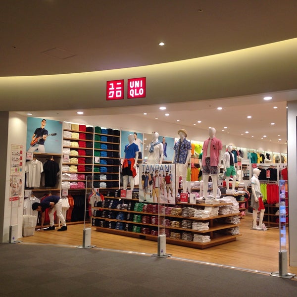 Photos At ユニクロ お台場 2 Tips From 737 Visitors