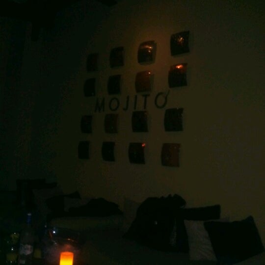 12/2/2012 tarihinde Rebecca L.ziyaretçi tarafından Mojito Restaurant &amp; Lounge'de çekilen fotoğraf