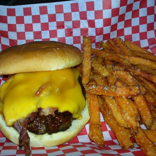 Photo taken at Chop House Burgers by Matthew P. on 12/28/2012