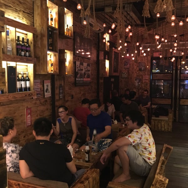 Wooden Bar Serpong, Bar Asyik dengan Suasana Ramah dan Homey