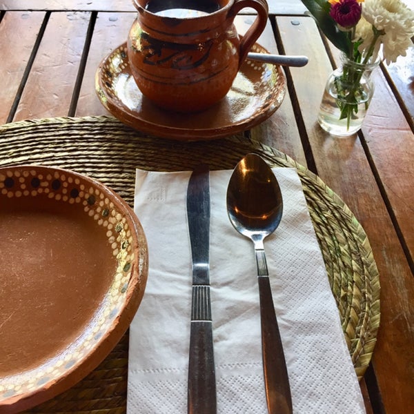 Das Foto wurde bei La perla pixán cuisine &amp; mezcal store von María E. am 3/16/2019 aufgenommen