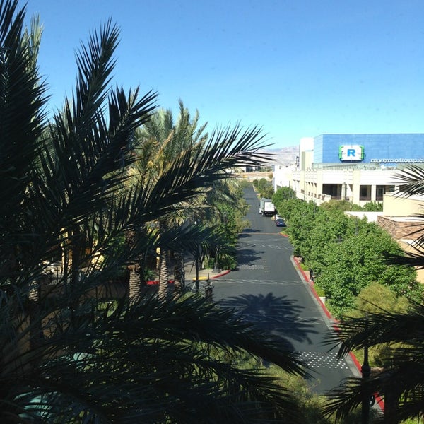 Foto diambil di Las Vegas Metro Chamber of Commerce oleh Adam pada 4/9/2013