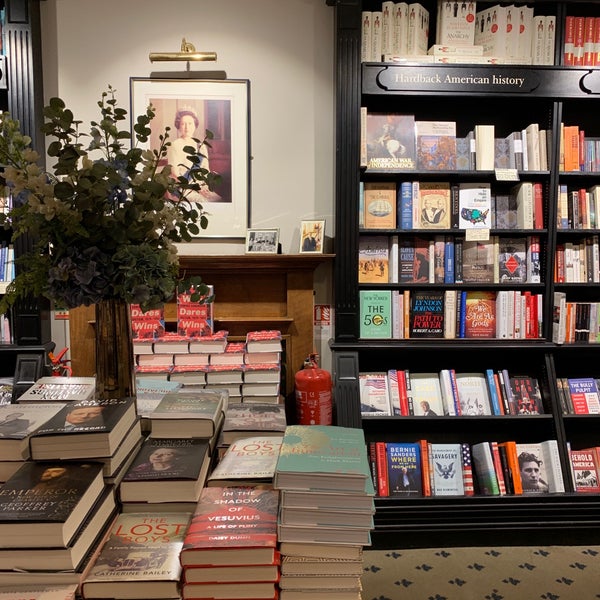 Photo taken at Hatchards by Flaca Leigh L. on 10/3/2019