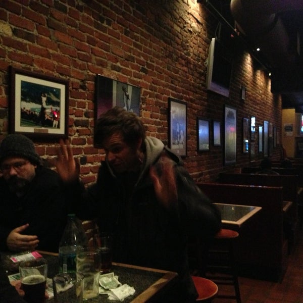 Foto tirada no(a) Costello&#39;s Tavern por John D. em 3/1/2013