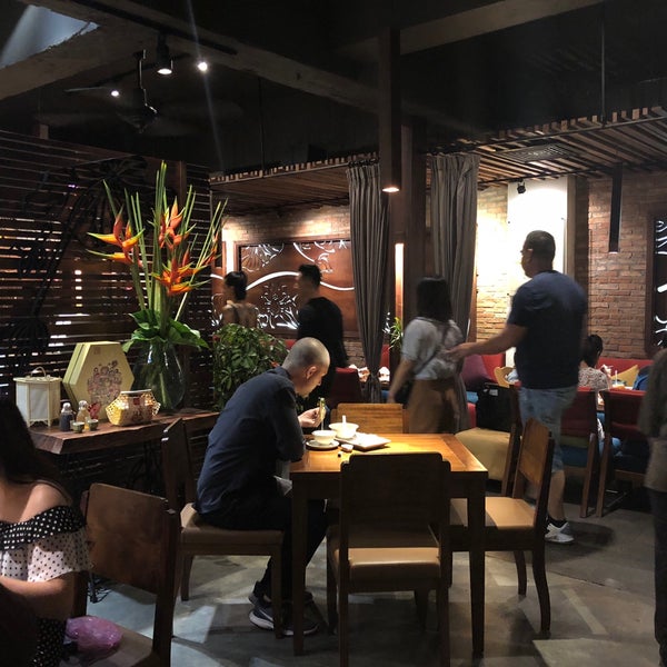 9/15/2018 tarihinde Youngdae L.ziyaretçi tarafından Hum Vegetarian, Lounge &amp; Restaurant'de çekilen fotoğraf