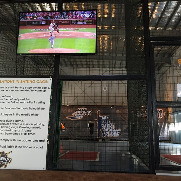 Photo prise au Homerun Baseball par Tancy T. le2/8/2015