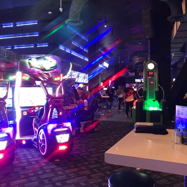 Photo taken at Dave &amp; Buster&#39;s by Yasser A. on 11/19/2018