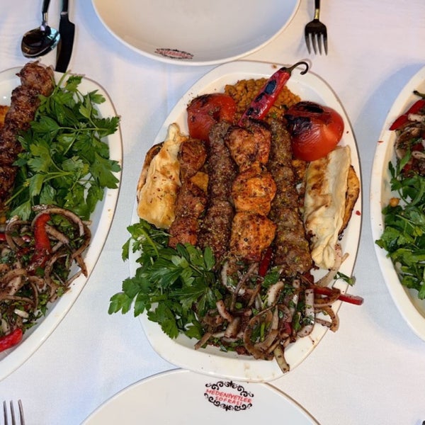 Foto tirada no(a) Al Madina Restaurant İstanbul مطعم المدينة اسطنبول por Saud em 6/20/2023