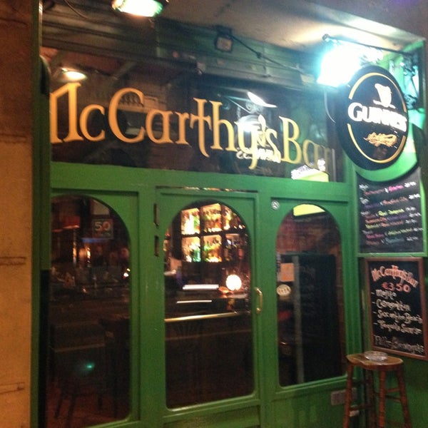 Foto diambil di McCarthy&#39;s Bar oleh Daniel M. pada 1/23/2013