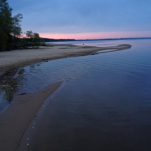 Остров уходово иваньковское водохранилище. Заяцкий остров соловки домик петра 1. Ру. Соловки заяцкий остров каменные кучи 16. Острова батареи.