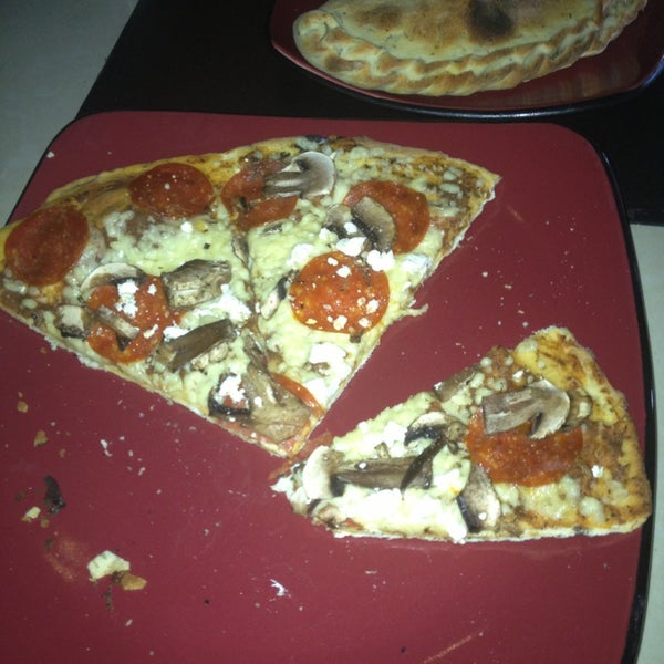 2/7/2013 tarihinde WHALEYziyaretçi tarafından Gimmo&#39;s Pizza alla legna'de çekilen fotoğraf