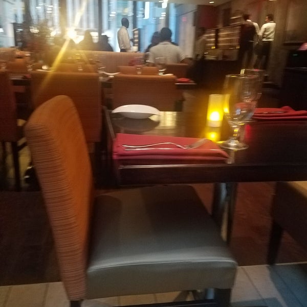 8/17/2018 tarihinde Jessica K.ziyaretçi tarafından Utsav Restaurant'de çekilen fotoğraf