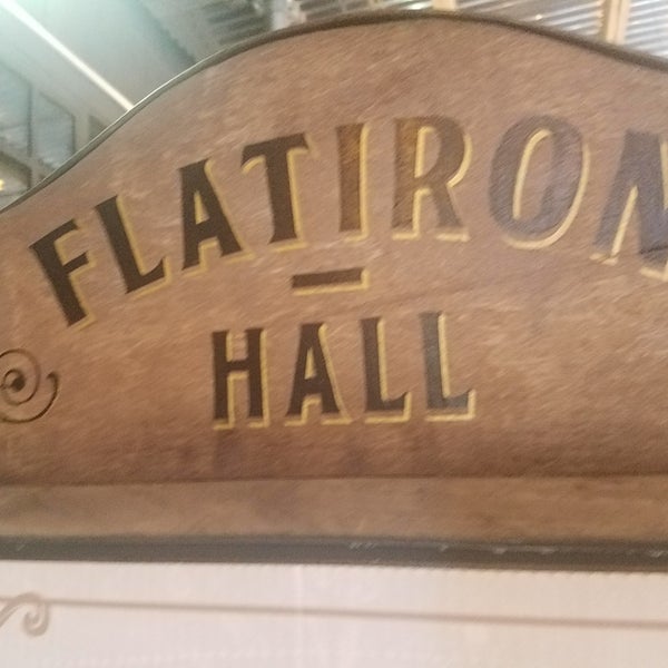 รูปภาพถ่ายที่ Flatiron Hall Restaurant and Beer Cellar โดย Jessica K. เมื่อ 7/26/2018