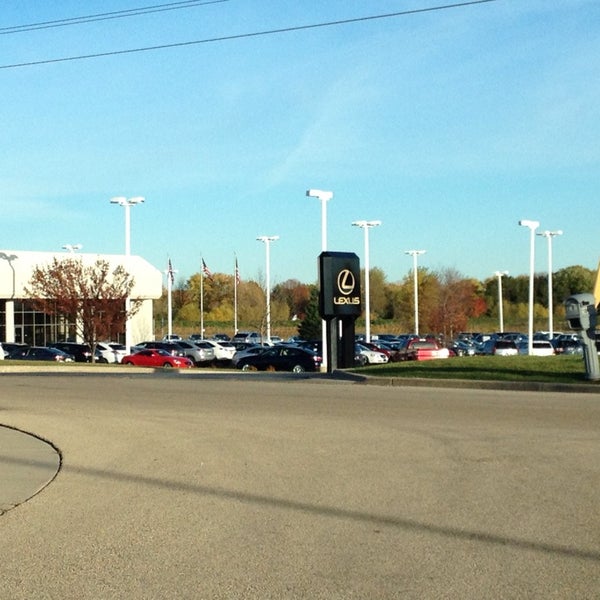 10/18/2014にTony T.がBergstrom Lexus of Appletonで撮った写真