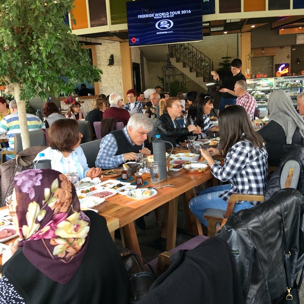 รูปภาพถ่ายที่ Missha Cafe&amp;Bistro โดย Uğur G. เมื่อ 4/10/2016