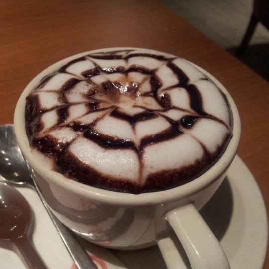 Das Foto wurde bei Douwe Egberts Coffee &amp; Restaurant von Serkan A. am 10/9/2012 aufgenommen