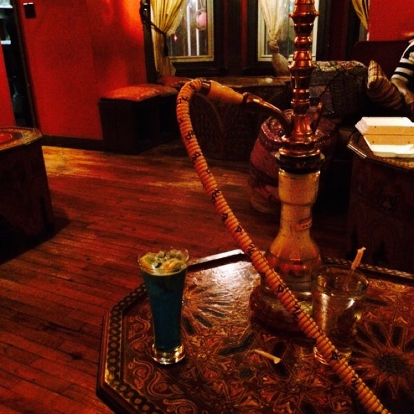 Foto tirada no(a) Aloosh Hookah Bar Restaurant por Ancy em 11/15/2014