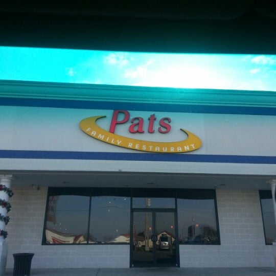 Photo taken at Pat&#39;s Family Pizzeria - Lewes by Tripp W. on 12/15/2012
