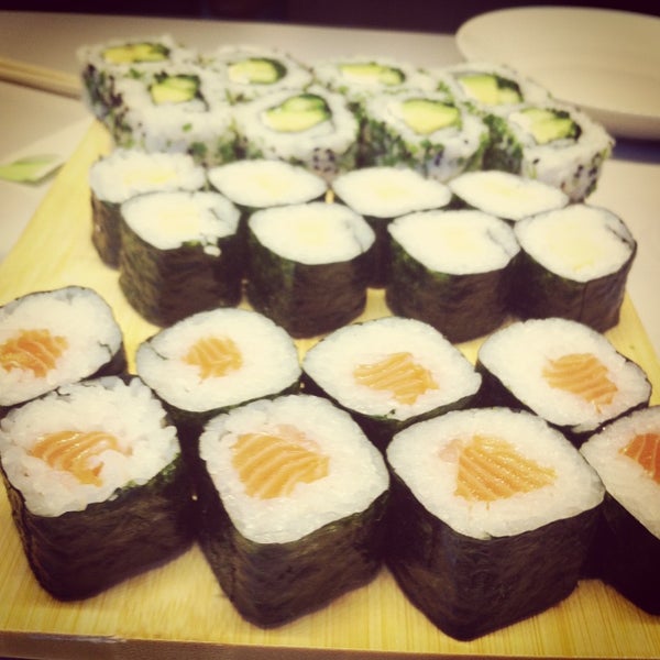 รูปภาพถ่ายที่ Sushi&#39;N&#39;Roll โดย Anna M. เมื่อ 3/7/2013