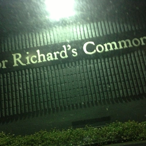 Foto diambil di Poor Richard&#39;s Commonhouse oleh 💀Charlie🇺🇸 B. pada 7/11/2013