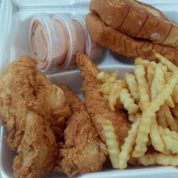 Photo taken at Raising Cane&#39;s Chicken Fingers by Timothy K. on 6/7/2015