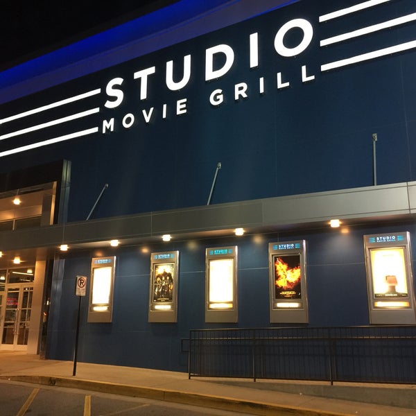 Photo taken at Studio Movie Grill Holcomb Bridge by Brian L. on 6/7/2015