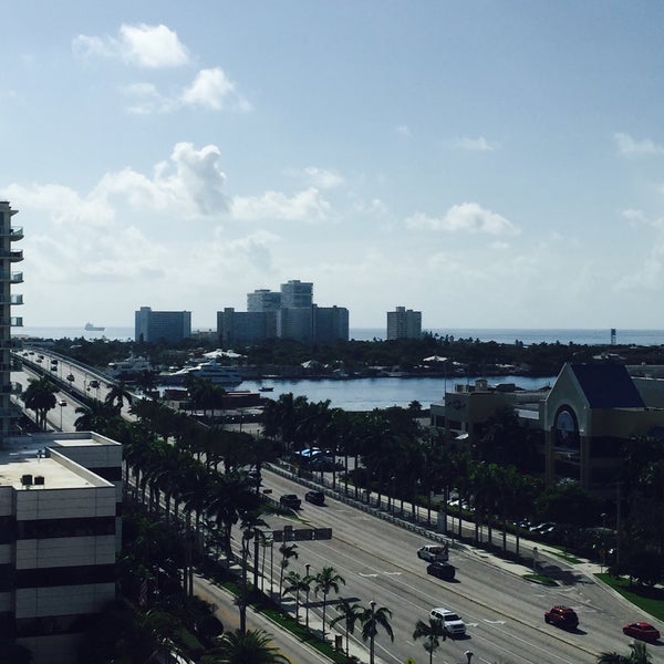 Foto tirada no(a) Renaissance Fort Lauderdale Cruise Port Hotel por Brian L. em 8/4/2015