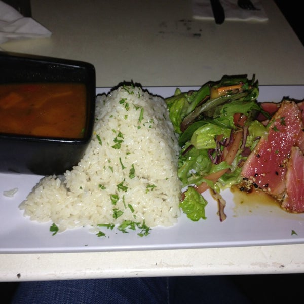 Amazing Ahi tuna, super friendly staff and yummy rum drinks. Can't wait to go again.