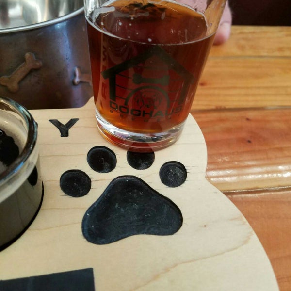 Foto scattata a Doghaus Brewery da Voltron W. il 7/15/2017