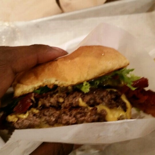 Photo taken at Big Al&#39;s Gourmet Butter Made Burgers by Joseph B. on 7/23/2015