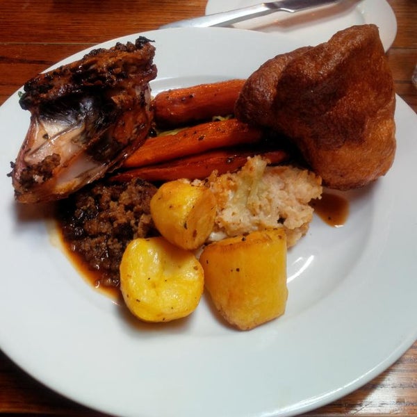 Roast chicken is one of the best I've had in AGES - sticky tofee pudding is also a MUST! Rude waitress was quickly rectified by the management - highly reccomended!