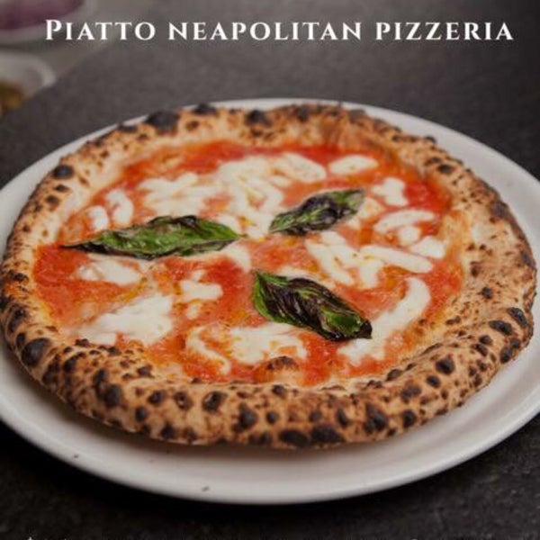 Foto tomada en Piatto Neapolitan Pizzeria  por Carolina M. el 10/22/2017