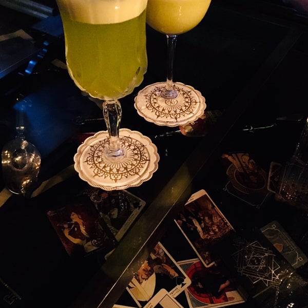 Foto diambil di ZELDA BAR - Absinthe &amp; Oysters &amp; Cocktails oleh Dariya Y. pada 9/7/2019