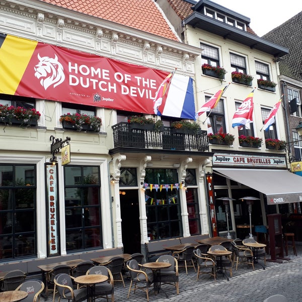 Foto tirada no(a) Café Bruxelles por Christophe O. em 6/23/2018