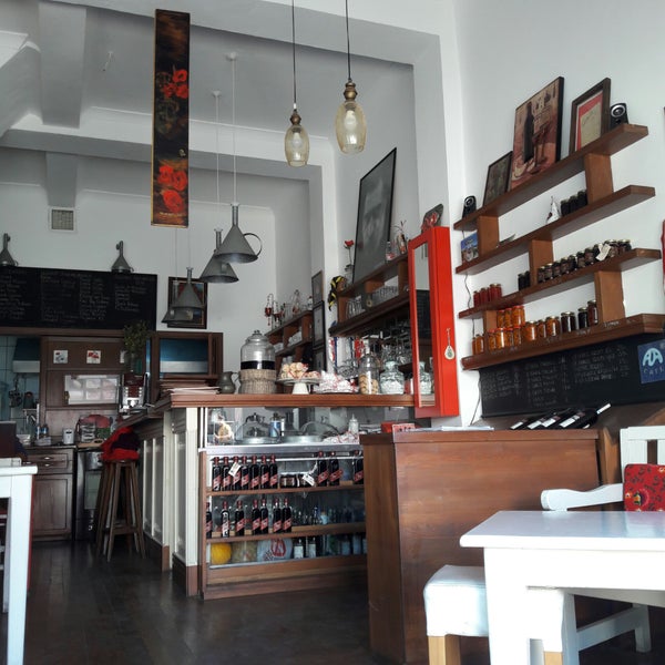 รูปภาพถ่ายที่ Ada Cafe &amp; Restaurant โดย kulenin r. เมื่อ 9/14/2018