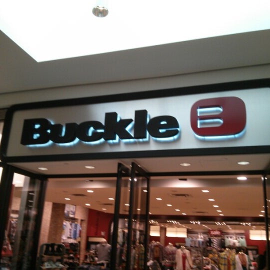 Сапоги с пряжками. Ремень png. Пряжки для одежды. Красный ремень картинки. Buckle одежда.